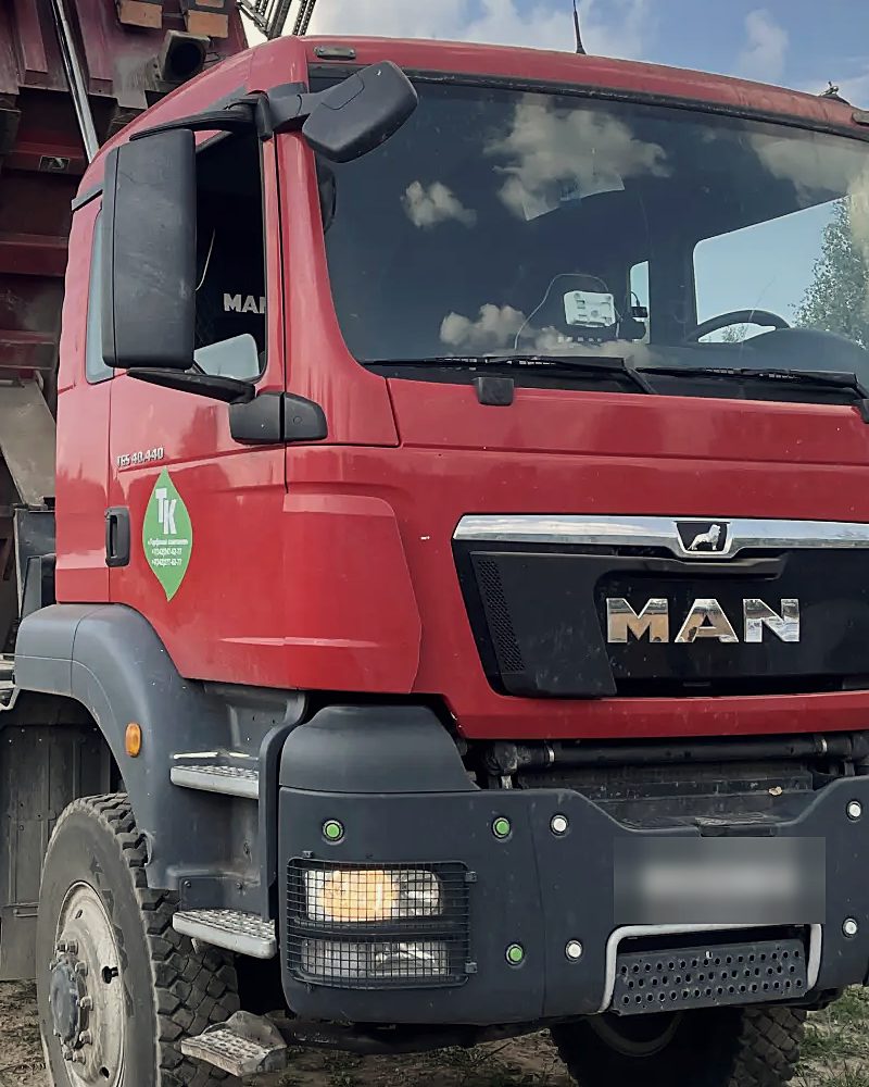 Самосвал MAN TGS на выгрузке